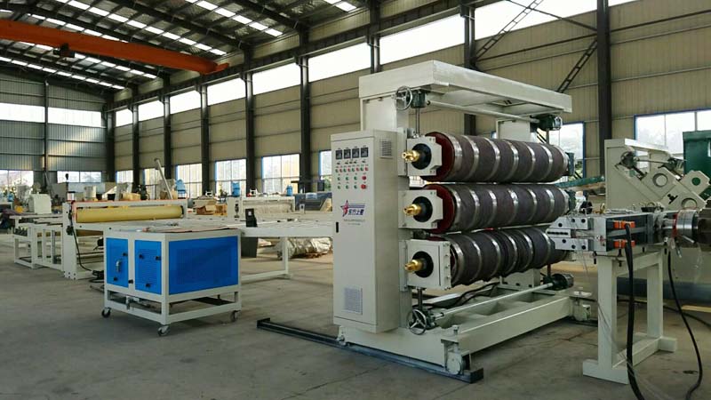 塑料板材設備助力生產高透明軟PVC門簾板材